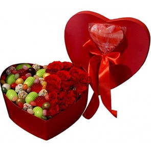 Коробка с цветами и сладостями Для тебя
